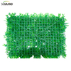  Parete esterna in plastica sintetica con erba verde protetta dai raggi UV