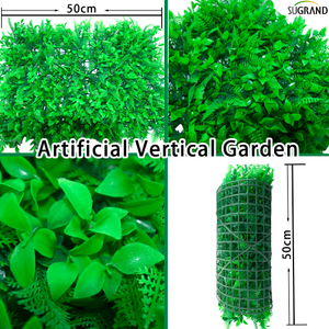  Parete esterna in plastica sintetica con erba verde protetta dai raggi UV